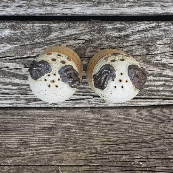 Vintage Mr and Mrs Pottery Salt and Pepper Shakers. Signed CK - Picture 5 of 6